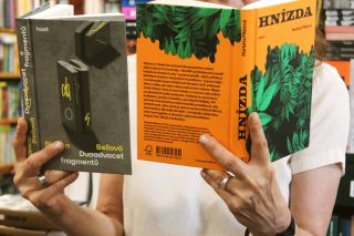 MARKÉTA PILÁTOVÁ a BIANCA BELLOVÁ. Dvě dámy, jedny z nejlepších našich současných spisovatelek, vtrhly jako čerstvý vítr...