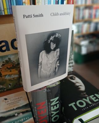 Dnes je prý v některých krámech Blek Frajdý⚫️. Jakože jindy a jinam ani lidé nemají chodit. No, v našem rodinném...